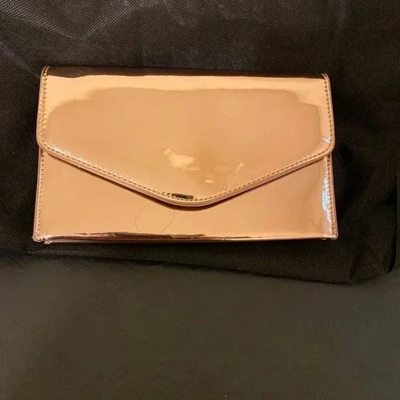 Steve Madden Elegant Rose Gold Faux Leather Envelope Snap Closure Ladies Purse - Picture 1 of 7